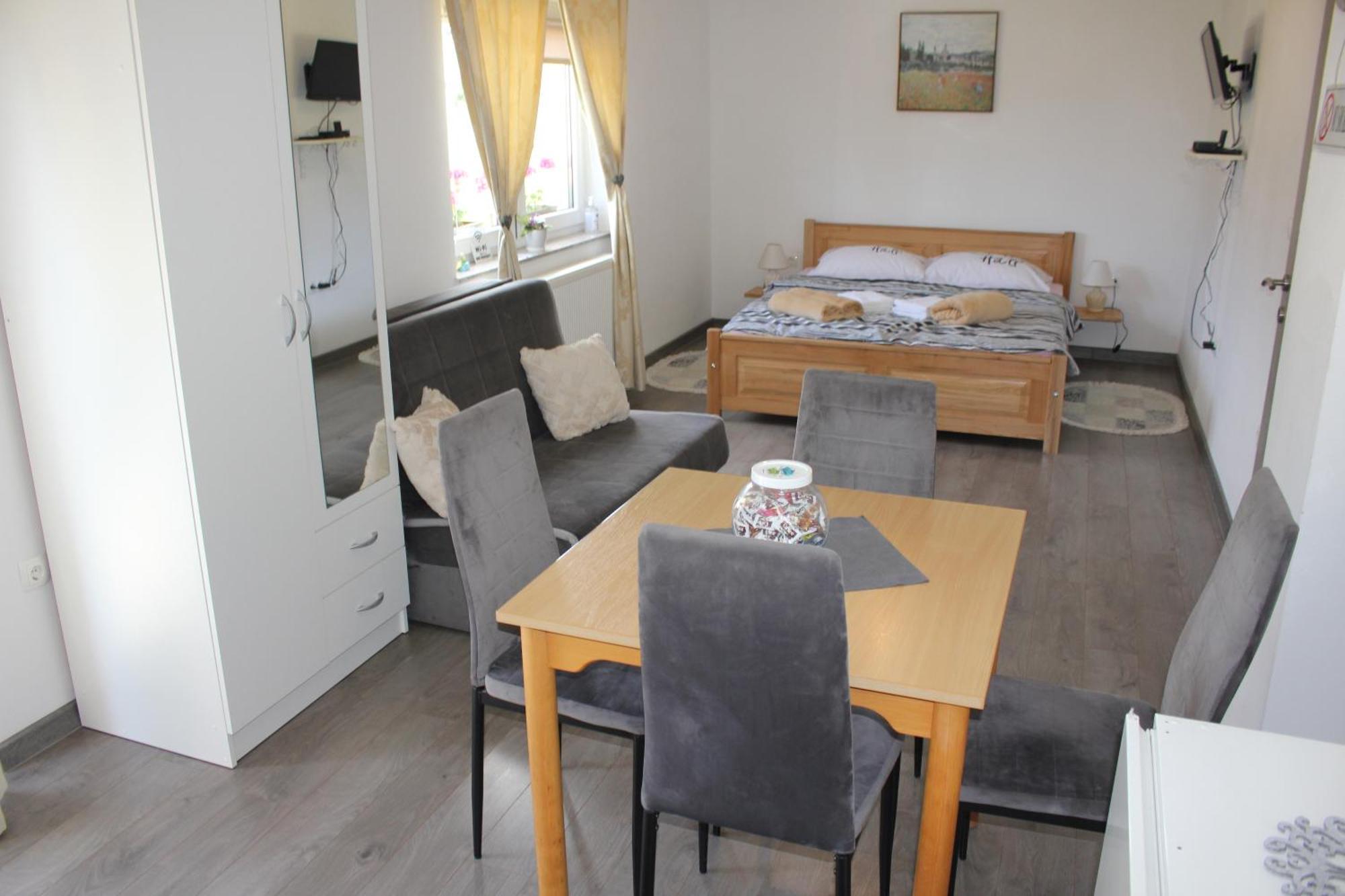 Studio Apartments Adian Кореница Стая снимка