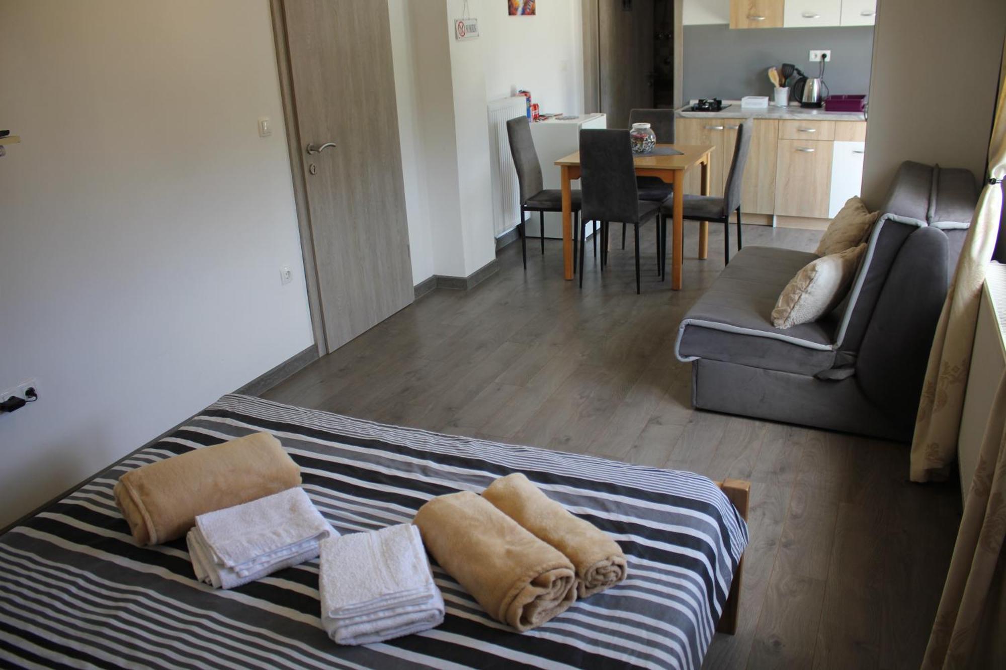 Studio Apartments Adian Кореница Стая снимка